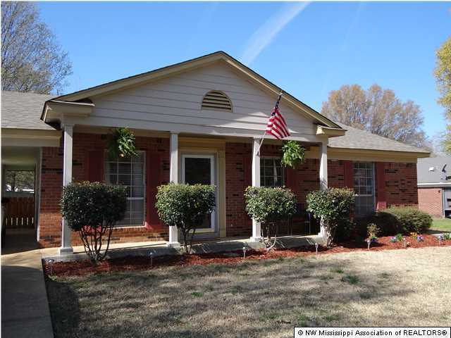 8365 Charleston Dr in Southaven, MS - Building Photo