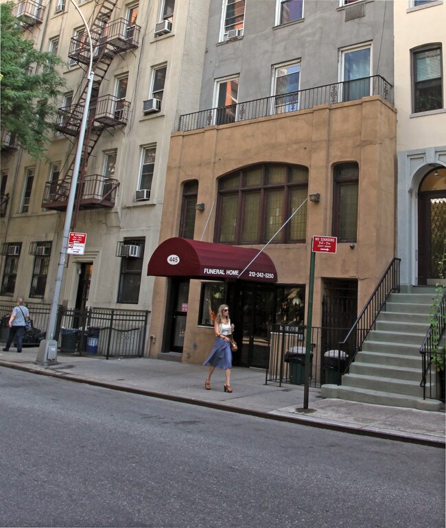 445 W 43rd St in New York, NY - Building Photo - Building Photo