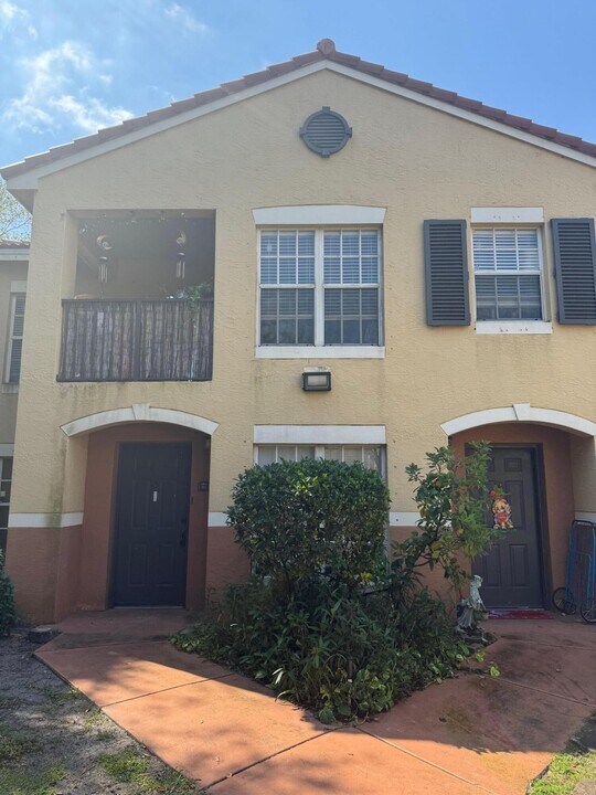 10300 Fox Trail Rd S in Royal Palm Beach, FL - Building Photo