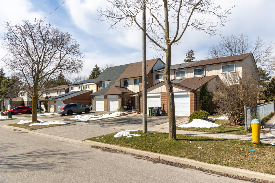 68 Carolbreen Sq in Toronto, ON - Building Photo