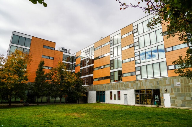 Cayuga Place in Ithaca, NY - Foto de edificio - Building Photo