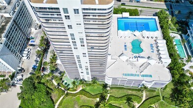 16711 Collins Ave in North Miami Beach, FL - Building Photo - Building Photo