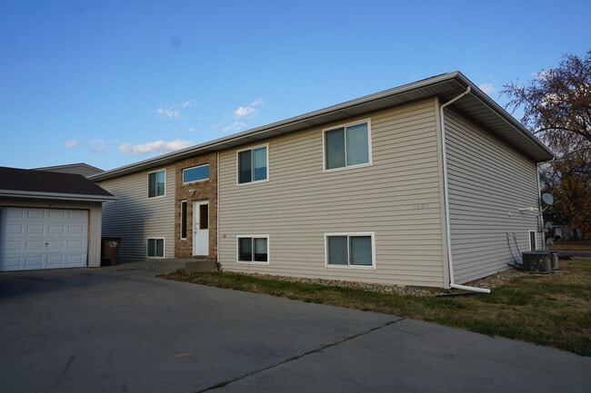 1400 E Rushmore Dr, Unit 3 in Brandon, SD - Building Photo - Building Photo