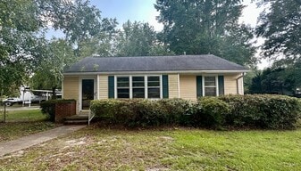 232 Pinckney St in Sumter, SC - Building Photo