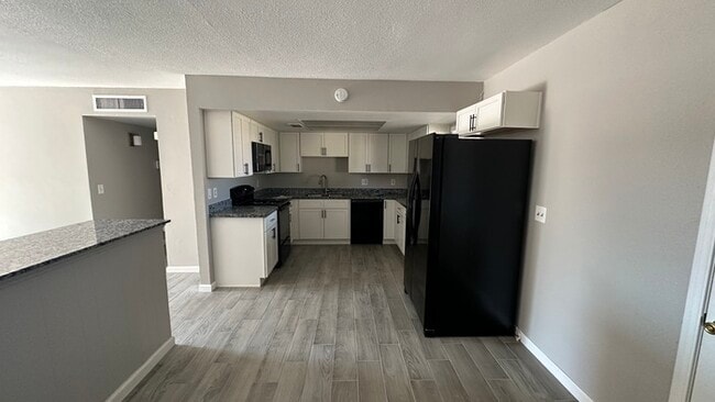 2808 N 46th Ave in Phoenix, AZ - Building Photo - Building Photo