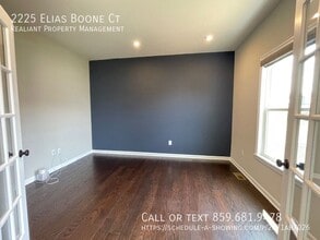 2225 Elias Boone Ct in Hebron, KY - Building Photo - Building Photo