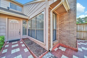 13954 Hollowgreen Dr in Houston, TX - Building Photo - Building Photo