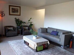 900 Cambridge Dr, Unit 32 in Benicia, CA - Building Photo - Building Photo