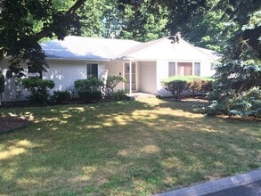 83 Helena St in Leominster, MA - Building Photo - Building Photo