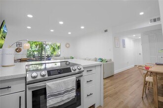 7487 SW 82nd St in Miami, FL - Building Photo - Building Photo
