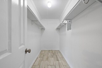 118 E Tamarind St in Lake Jackson, TX - Building Photo - Building Photo