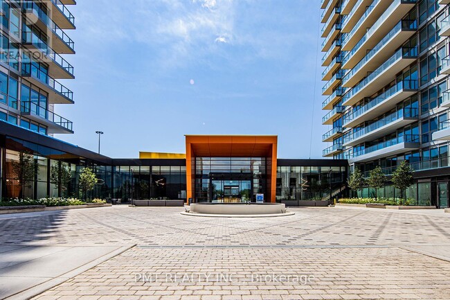 95-995 McMahon Dr in Toronto, ON - Building Photo - Building Photo