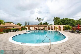 2516 SW 74th Terrace in Davie, FL - Building Photo - Building Photo