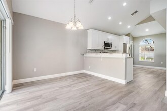 643 Somerstone Dr in Valrico, FL - Building Photo - Building Photo