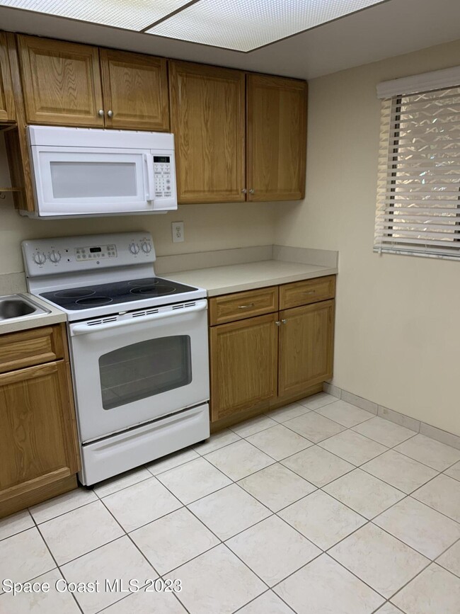 3025 Thrush Dr in Melbourne, FL - Building Photo - Building Photo