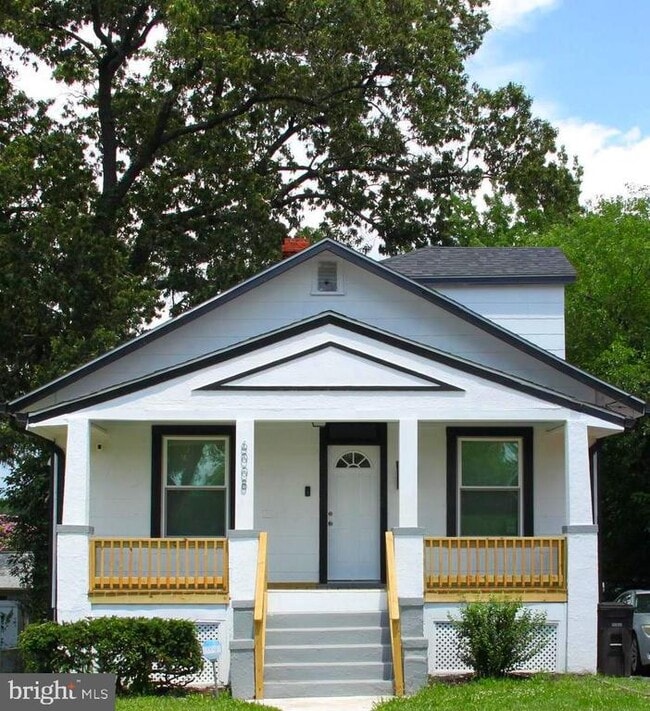property at 6008 Addison Rd