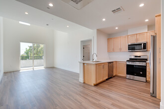 Whittier Park Place in Whittier, CA - Building Photo - Interior Photo