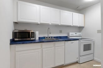1634 Farmington Ave in Farmington, CT - Building Photo - Building Photo