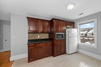 129 Lynnway, Unit 3 in Revere, MA - Building Photo - Building Photo