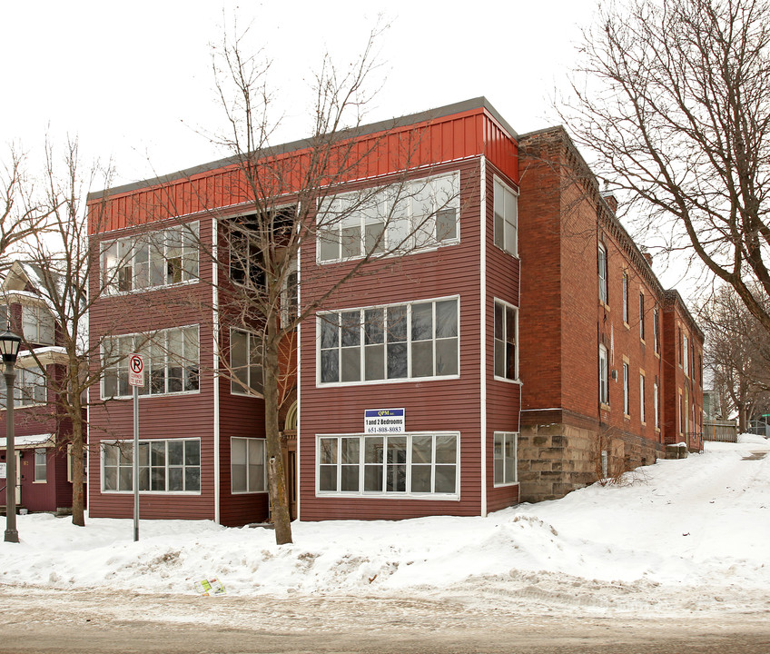 166 George St W in St. Paul, MN - Foto de edificio