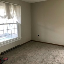 1323 Chamberlain Ave in Fairmont, WV - Building Photo - Building Photo