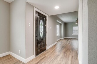 823 College St in Cleburne, TX - Building Photo - Building Photo