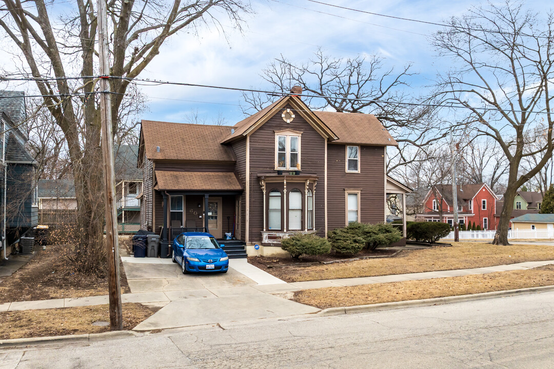 60 N Channing St in Elgin, IL - Building Photo