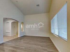 18069 W Acapulco Ln in Surprise, AZ - Foto de edificio - Building Photo