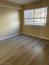 2750 S Durango Dr in Las Vegas, NV - Building Photo - Building Photo