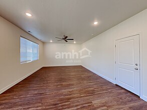 1273 E White St in Saratoga Springs, UT - Foto de edificio - Building Photo