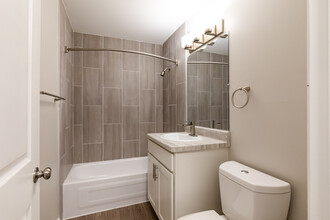 Lisle Station Apartments in Lisle, IL - Building Photo - Interior Photo