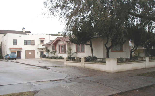 642 Molino Ave in Long Beach, CA - Foto de edificio - Building Photo