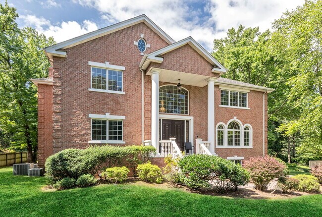 38 Overlook Rd in Alpine, NJ - Building Photo - Building Photo