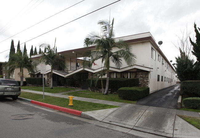 8252 Whitaker St in Buena Park, CA - Foto de edificio - Building Photo