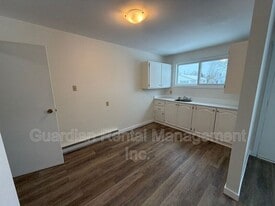 137 Huron Crescent in Thunder Bay, ON - Building Photo