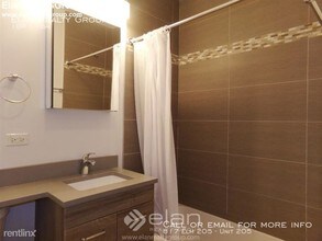 817 Elm St-Unit -Unit 205 in Winnetka, IL - Building Photo - Building Photo