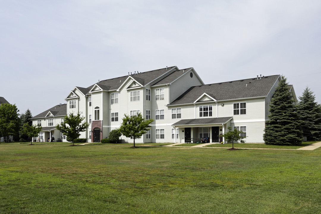 Catalina Shores in Muskegon, MI - Foto de edificio