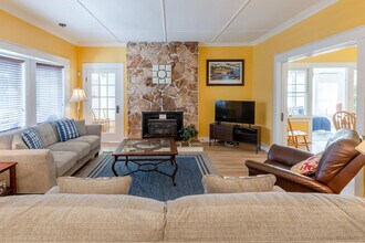 640 S Columbia St in Seaside, OR - Building Photo - Building Photo