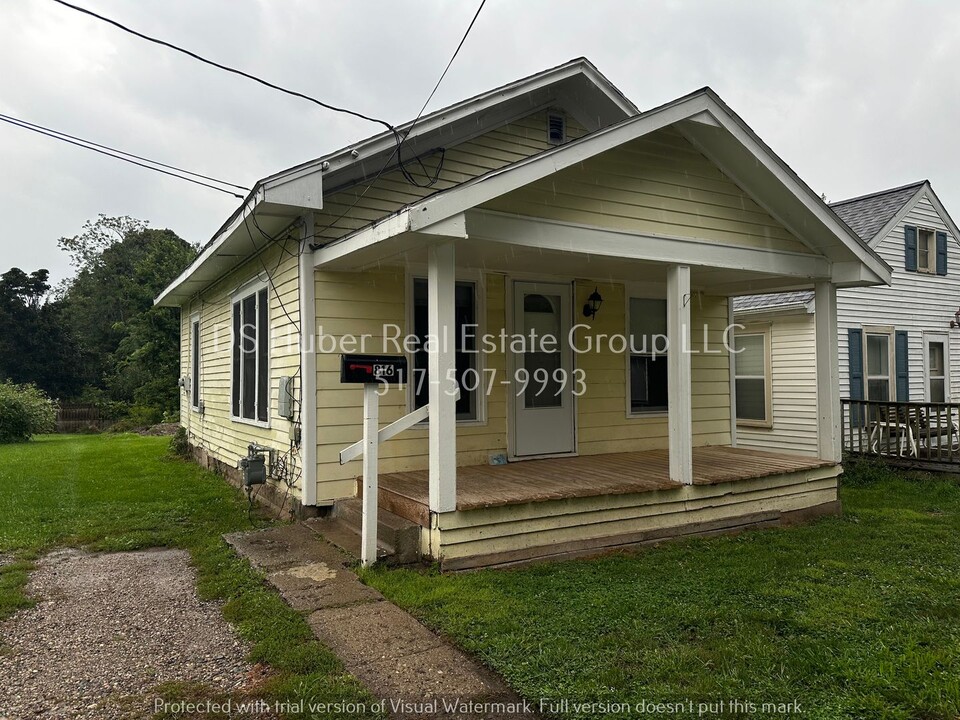 816 Cypress St in Lansing, MI - Foto de edificio