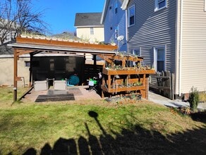 213 Pleasant St, Unit 4 in Pawtucket, RI - Building Photo - Building Photo