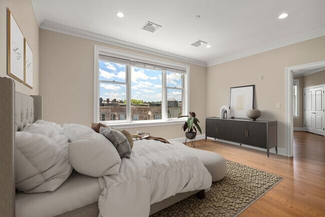 23 Englewood Ave, Unit 306 in Brookline, MA - Building Photo - Building Photo