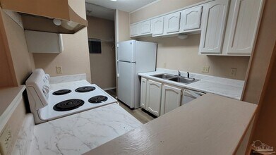 2299 Scenic Hwy in Pensacola, FL - Foto de edificio - Building Photo