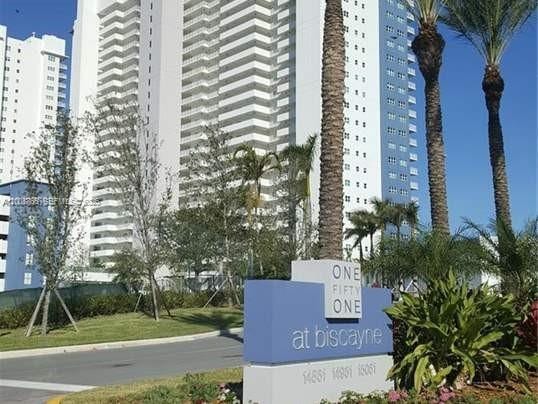 14951 Royal Oaks Ln in North Miami Beach, FL - Building Photo - Building Photo