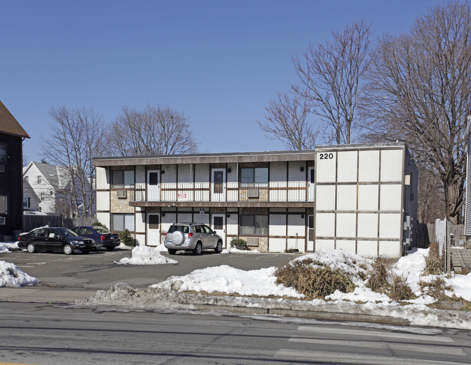 220 Cove Rd in Stamford, CT - Building Photo