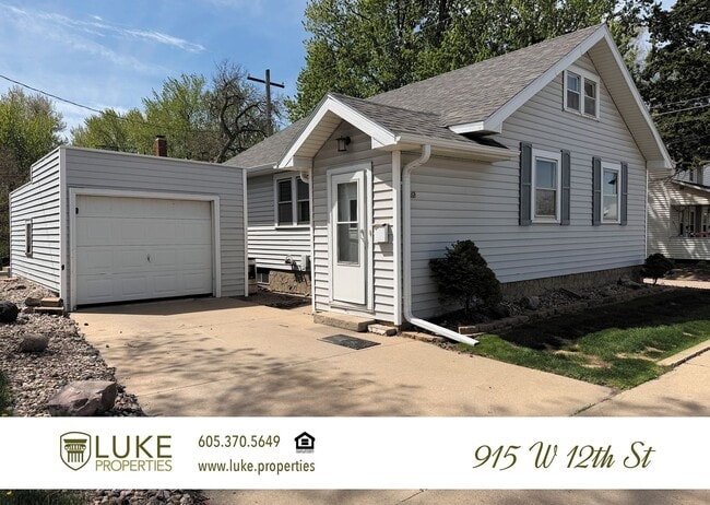 property at 915 W 12th St