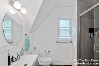 21 Kinross Rd, Unit 1 in Boston, MA - Building Photo - Building Photo