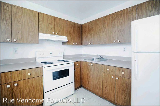 6960 Rue Vendome in Miami, FL - Building Photo - Building Photo