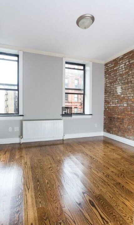 East 5th Street, Unit 5 in New York, NY - Building Photo