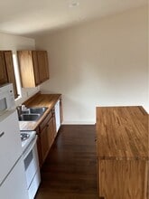 1230 SE Michael St in Waldport, OR - Building Photo - Building Photo