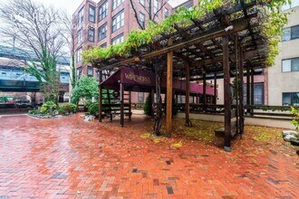 301 Race St in Philadelphia, PA - Foto de edificio - Building Photo